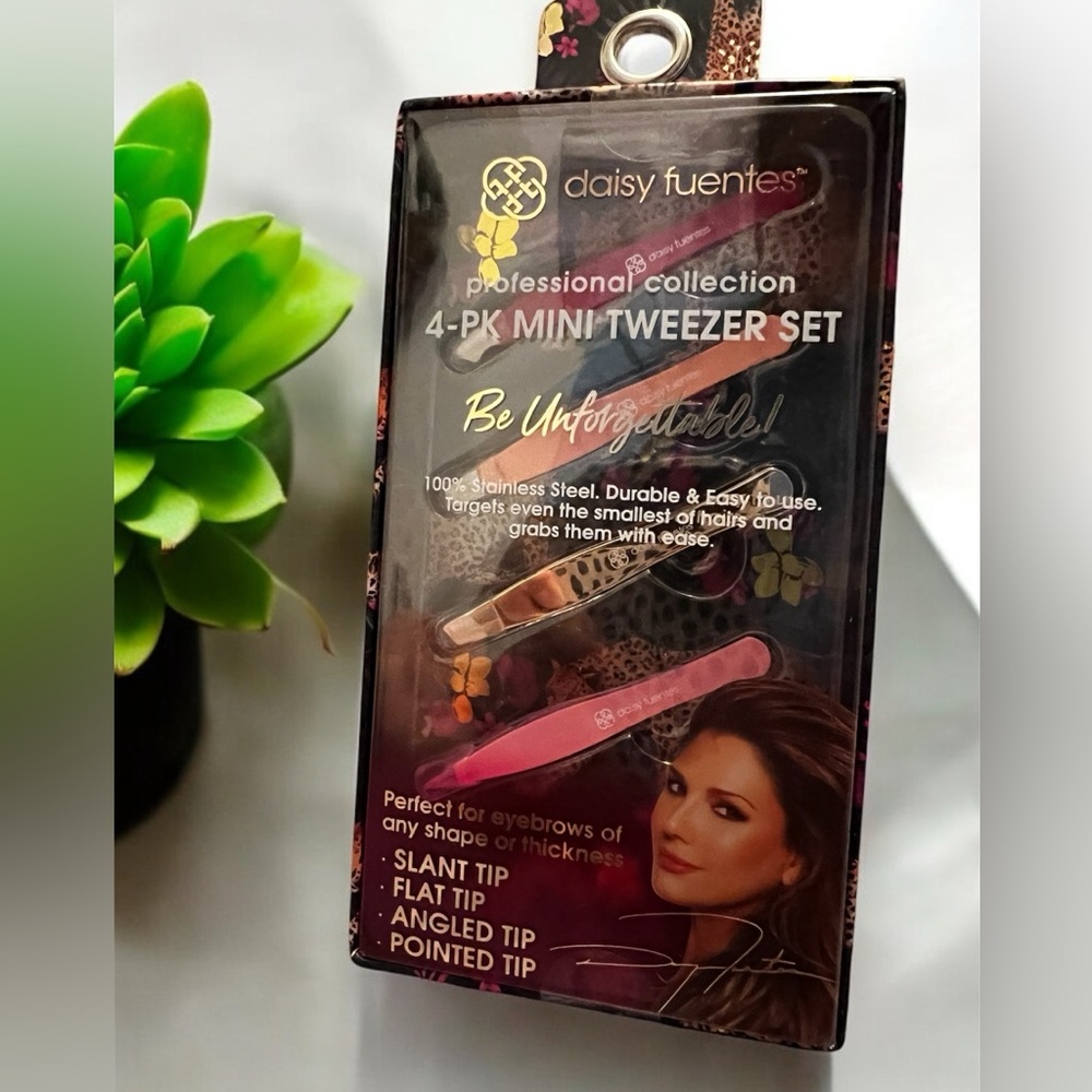 NIB 4 PIECE MINI TWEEZER SET